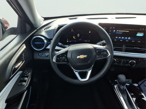 Used 2025 Chevrolet Trax LT w/ Driver Confidence Package image 14