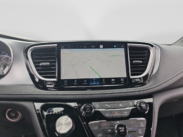 Used 2026 Chrysler Pacifica Limited FWD image 19