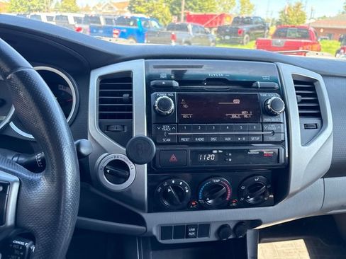 Used 2012 Toyota Tacoma 4x4 Double Cab w/ SR5 Pkg image 19