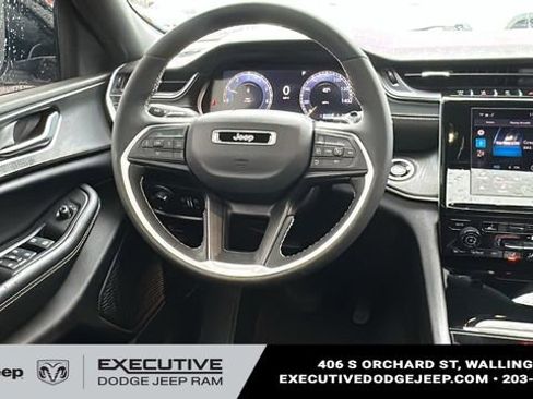 Used 2024 Jeep Grand Cherokee Altitude image 24