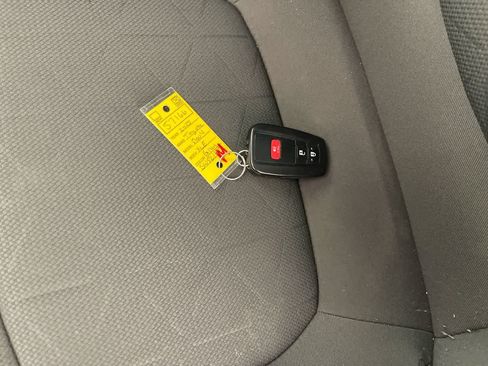 Used 2025 Toyota RAV4 XLE AWD/4WD image 26