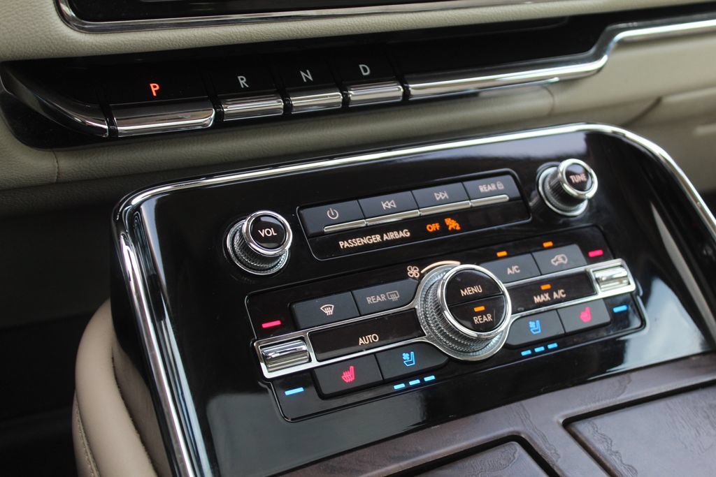 Used 2019 Lincoln Navigator Reserve w/ Cargo Package AWD/4WD image 17