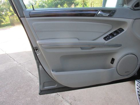 Used 2011 Mercedes-Benz GL 450 4MATIC image 11