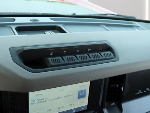 Used 2023 Ford Bronco Wildtrak image 33