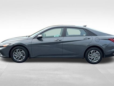 Used 2024 Hyundai Elantra SEL image 7