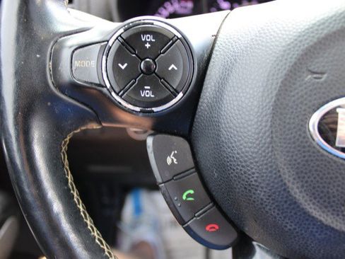 Used 2014 Kia Soul + w/ Primo Package FWD image 32