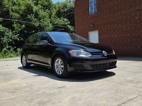 Used 2016 Volkswagen Golf S FWD image 3