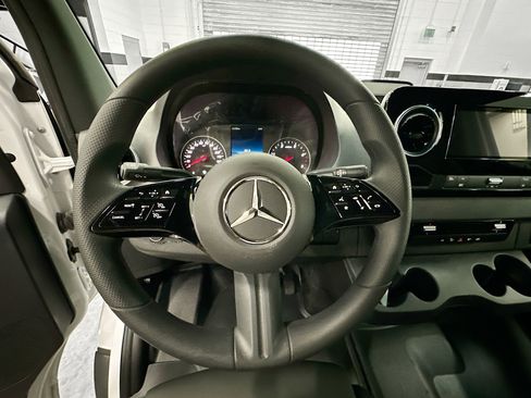 Used 2025 Mercedes-Benz Sprinter 2500 image 22