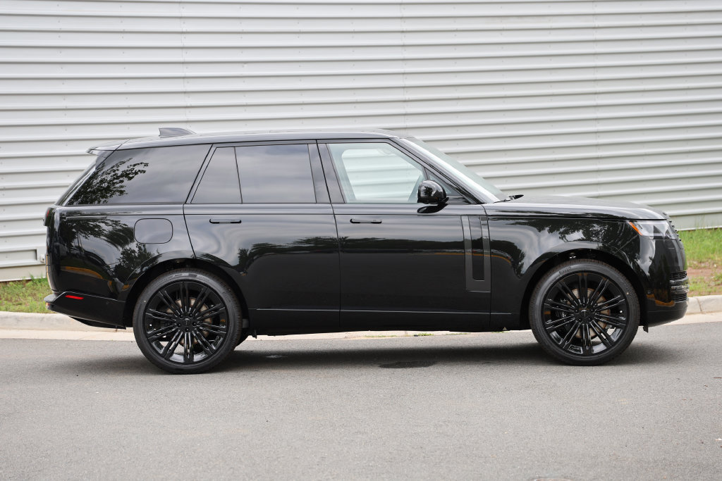 New 2026 Land Rover Range Rover SE AWD/4WD image 2