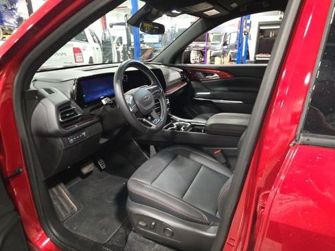 Used 2025 Chevrolet Traverse Z71 w/ Driver Confidence Package AWD/4WD image 14