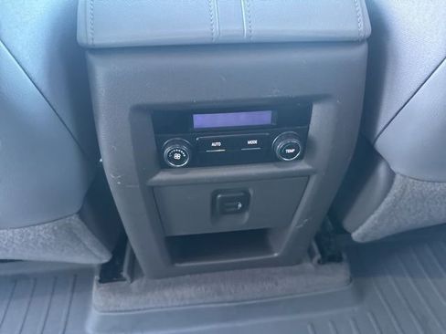 Used 2020 Chevrolet Traverse LT image 29