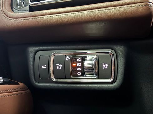 Used 2025 Lincoln Aviator Reserve w/ Equipment Group 201A image 14