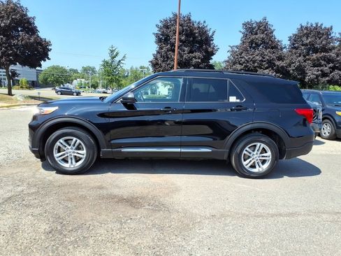 Used 2023 Ford Explorer XLT w/ Equipment Group 202A AWD/4WD image 2