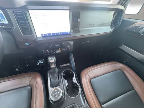 Used 2022 Ford Bronco Outer Banks w/ Sasquatch Package AWD/4WD image 3