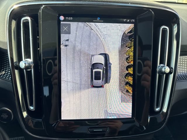 Certified 2025 Volvo XC40 B5 Plus AWD/4WD image 26