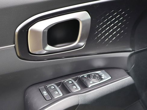 Used 2025 Kia Sorento S image 25