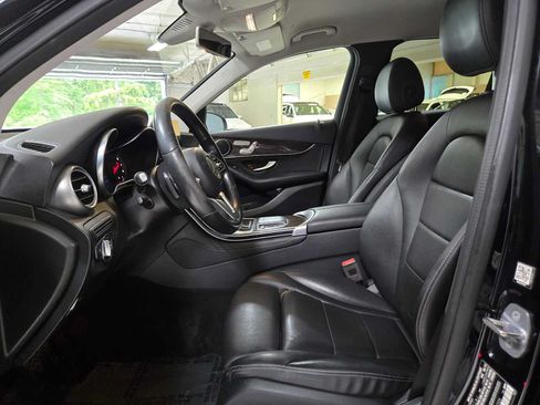 Used 2020 Mercedes-Benz GLC 300 4MATIC image 20