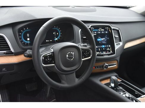 Certified 2023 Volvo XC90 B5 Plus image 13