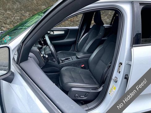 Used 2020 Volvo XC40 T5 Momentum w/ Premium Package AWD/4WD image 19