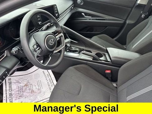 Used 2023 Hyundai Elantra SE image 11