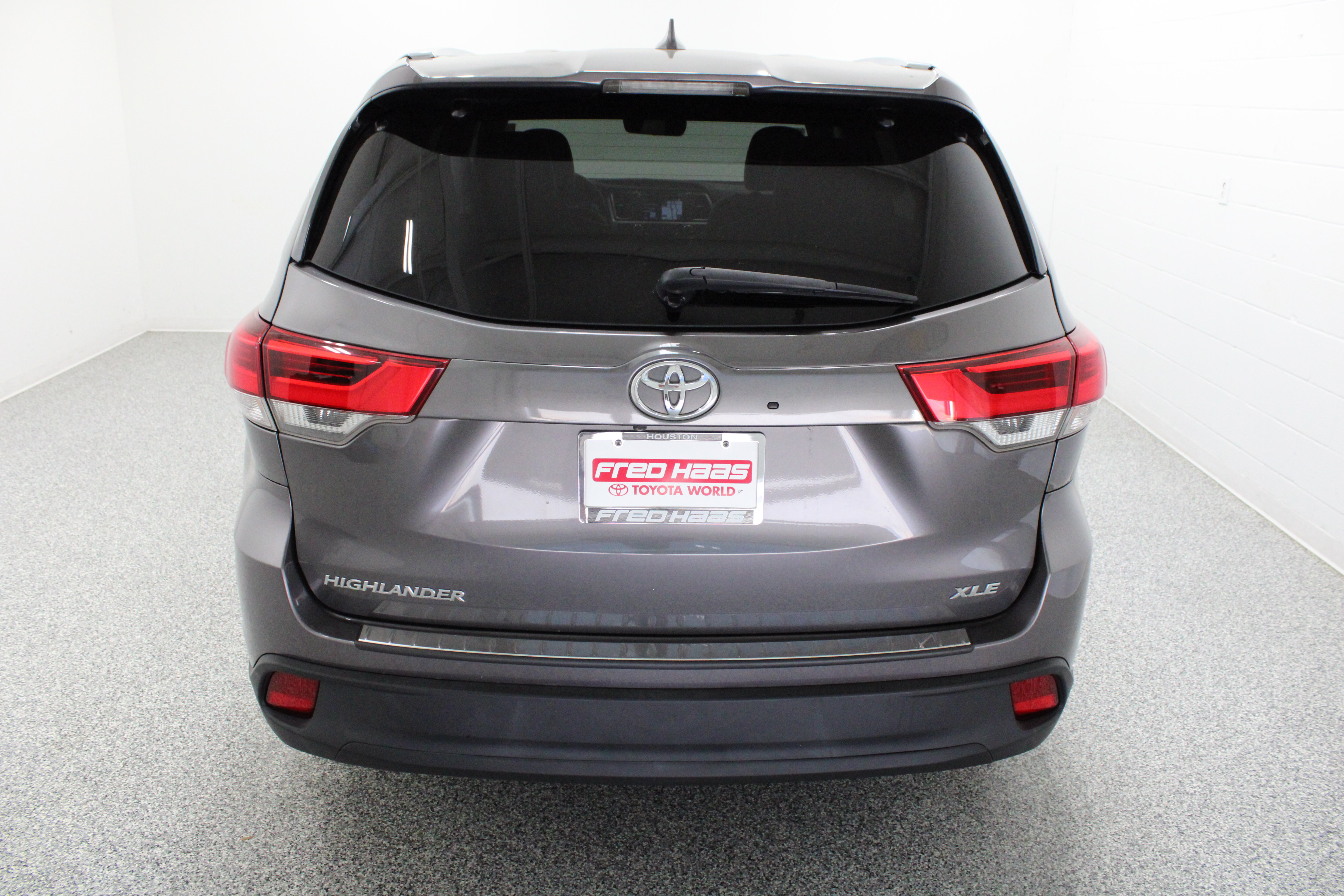 Used 2019 Toyota Highlander XLE FWD image 8