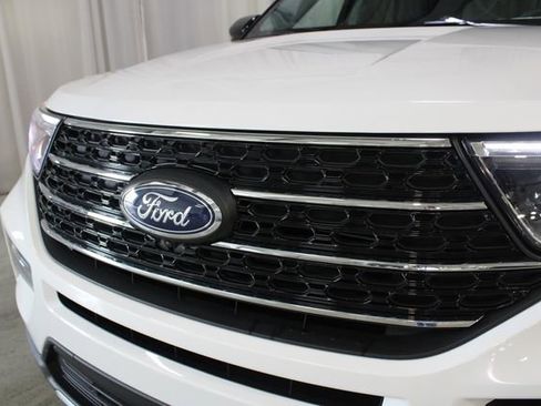 Used 2023 Ford Explorer XLT w/ Equipment Group 202A AWD/4WD image 34
