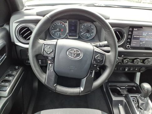 Used 2020 Toyota Tacoma TRD Off-Road w/ Technology Package AWD/4WD image 26