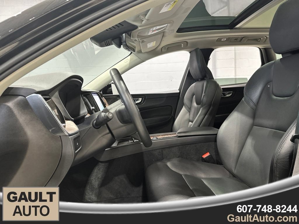 Used 2023 Volvo XC60 B5 Plus AWD/4WD image 13