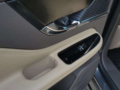 Used 2021 Lincoln Corsair FWD w/ Convenience Package image 8