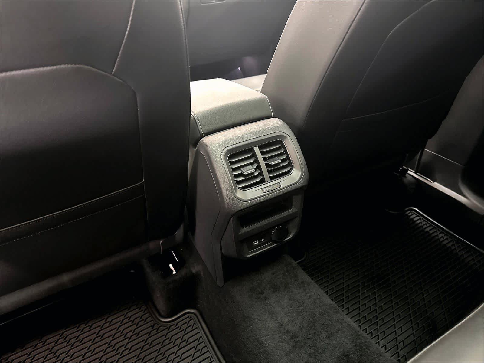 Used 2024 Volkswagen Tiguan SEL R-Line AWD/4WD image 13