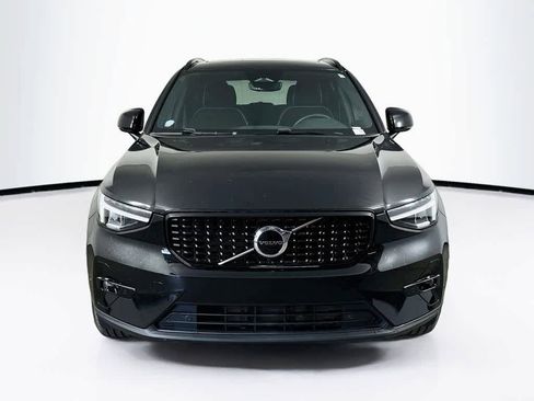 Used 2023 Volvo XC40 B5 Plus AWD/4WD image 6