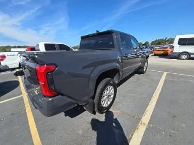 Used 2025 Toyota Tacoma SR5 AWD/4WD image 4