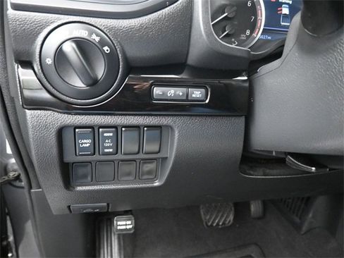 Used 2024 Nissan Titan SV w/ SV Convenience Package image 20