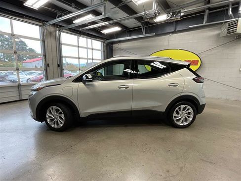Used 2023 Chevrolet Bolt EUV LT w/ Driver Confidence Package FWD image 2