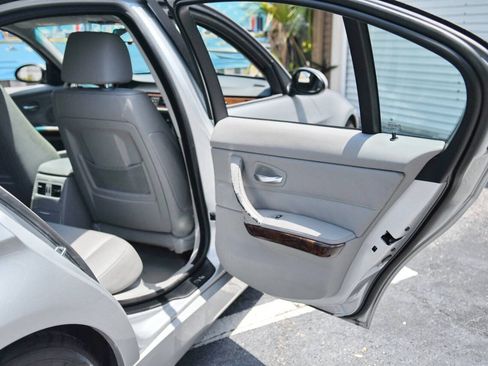 Used 2006 BMW 325i Sedan RWD image 36