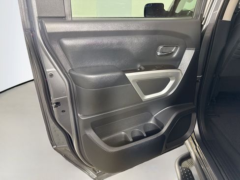 Used 2021 Nissan Titan SV w/ SV Convenience Package AWD/4WD image 26