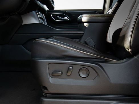 Used 2023 GMC Yukon XL SLT image 29