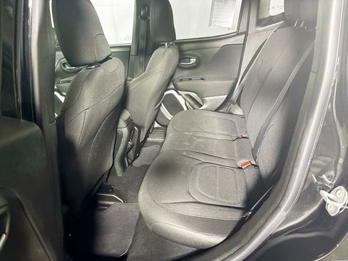 Used 2018 Jeep Renegade Latitude image 19