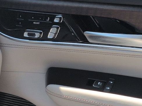 Used 2023 Jeep Grand Wagoneer L Series II w/ Premium Group II AWD/4WD image 29