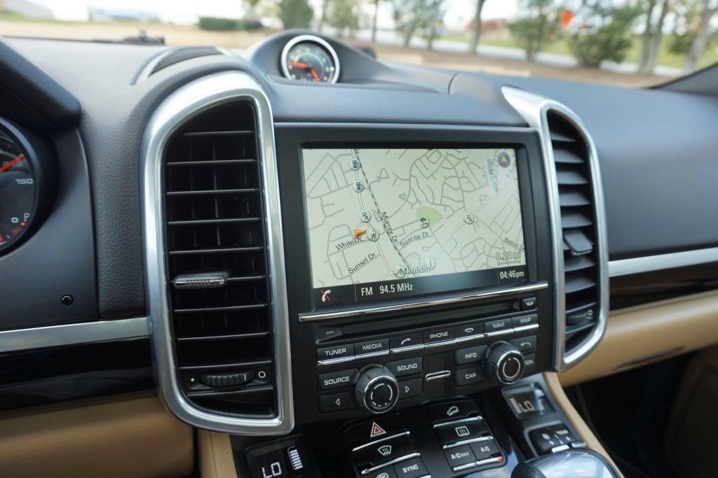 Used 2014 Porsche Cayenne Platinum Edition AWD/4WD image 39