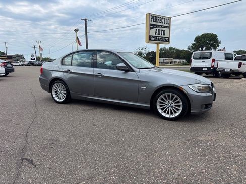 Used 2011 BMW 328i xDrive Sedan AWD/4WD image 2