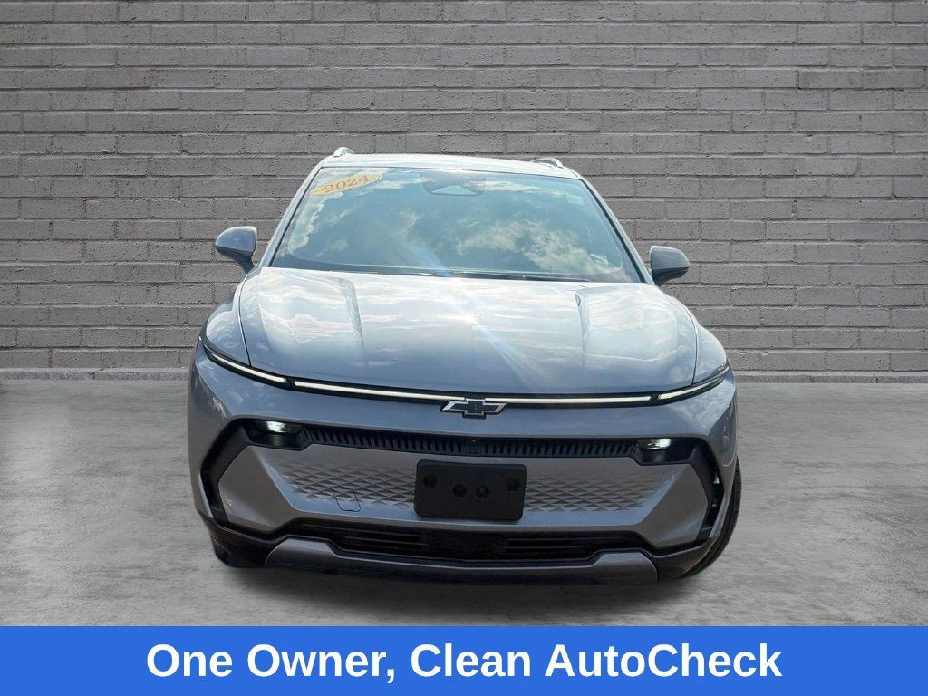Used 2024 Chevrolet Equinox EV LT AWD/4WD image 2