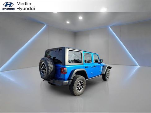 Used 2025 Jeep Wrangler Rubicon image 3