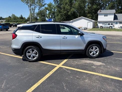Used 2019 GMC Terrain SLE w/ Driver Convenience Package FWD image 2