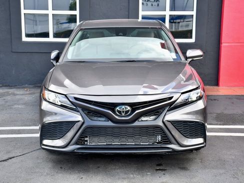 Used 2024 Toyota Camry SE image 2