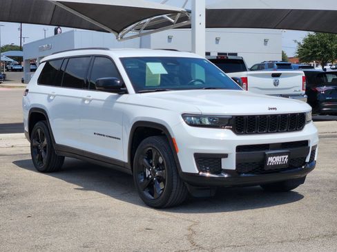 Used 2021 Jeep Grand Cherokee L Laredo RWD image 3