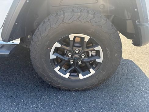 Used 2024 Jeep Wrangler Unlimited Rubicon 4xe w/ Capability Package AWD/4WD image 9
