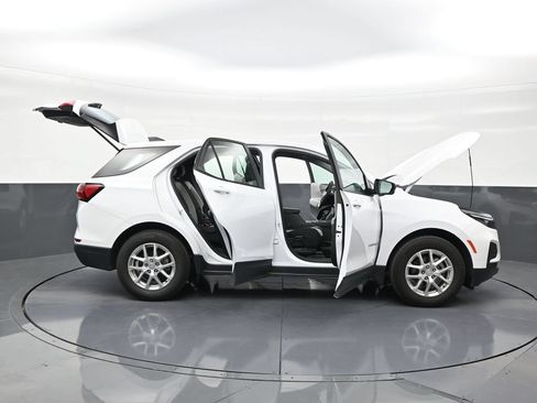 Used 2024 Chevrolet Equinox LS FWD image 29