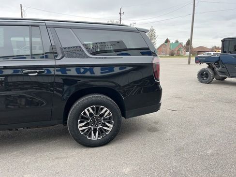 Used 2025 Chevrolet Suburban Z71 image 6