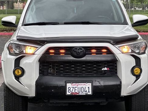 Used 2015 Toyota 4Runner SR5 image 3